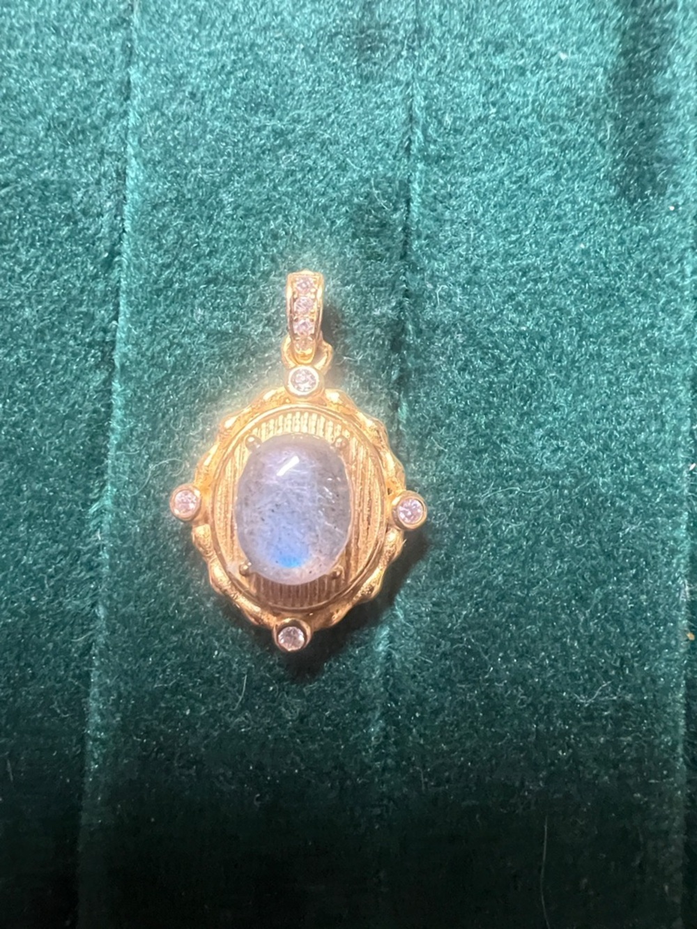 Gold-Frame Natural Blue Labradorite Pendant for Women